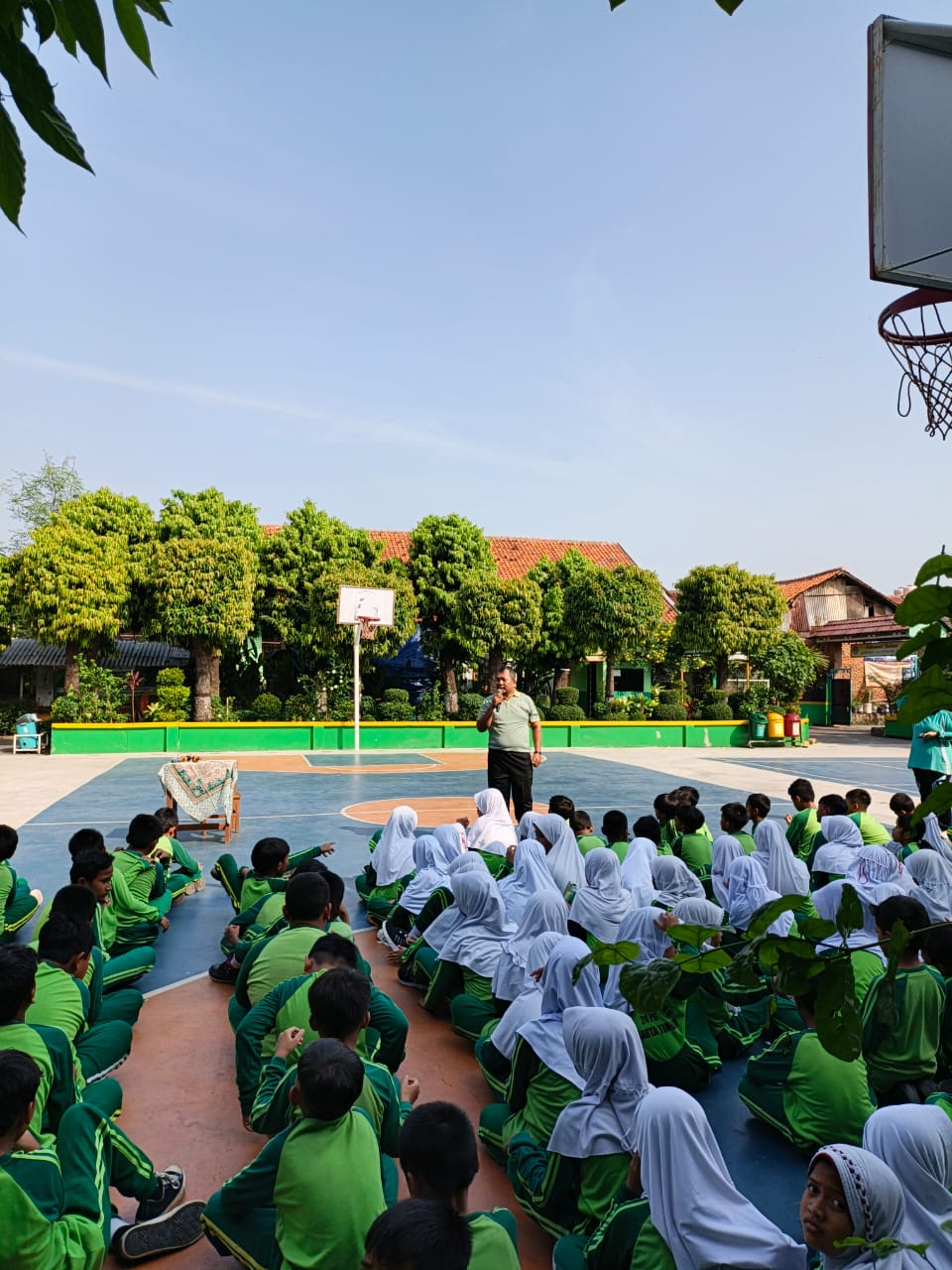 Wisata LiterAsyik Ke SDN Pulo Gebang 24